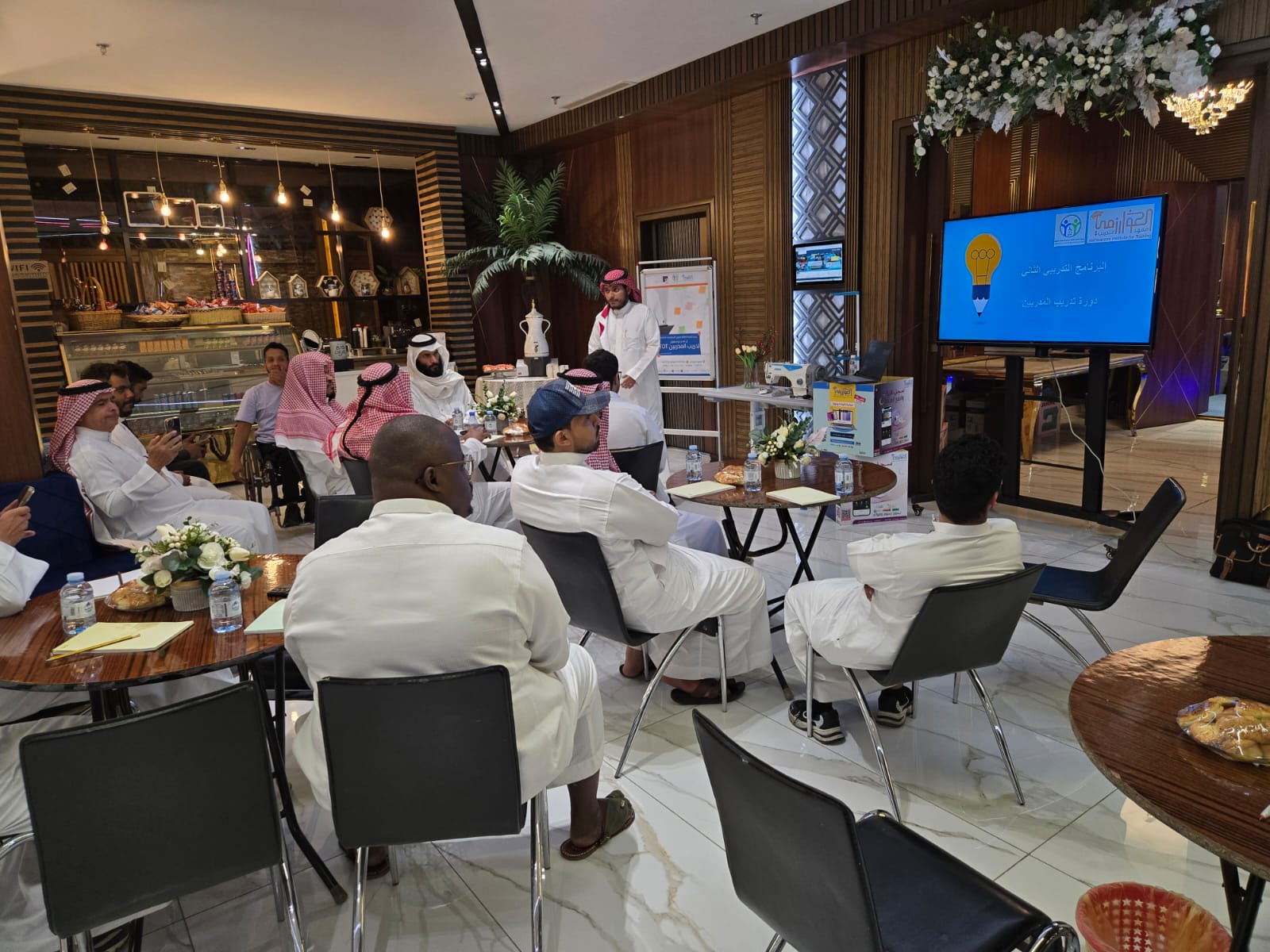  معهد الخوارزمي العالي يقدم دورة تدريب المدربين لمنسوبي جمعية الطائف لذوي الاحتياجات الخاصة